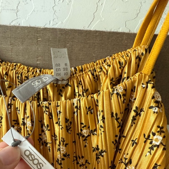 ASOS|Mustard Yellow Ditsy Floral Spaghetti Strap flowy romper•••NWT Size 6 - Picture 8 of 12